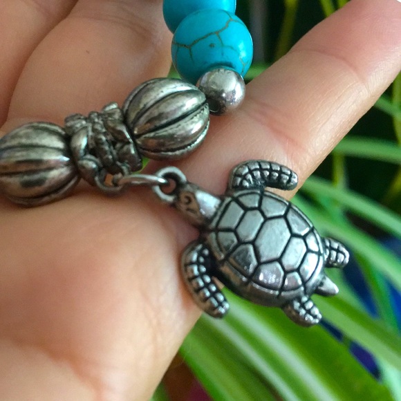 Turquoise beachy beaded bracelet w turtle charm - Picture 2 of 3